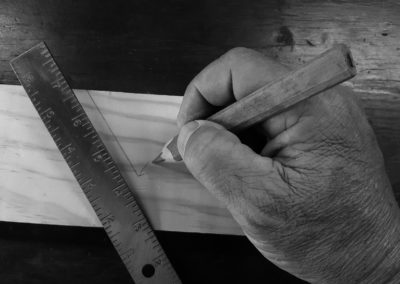 carpentry-854287_1920x1157_grau